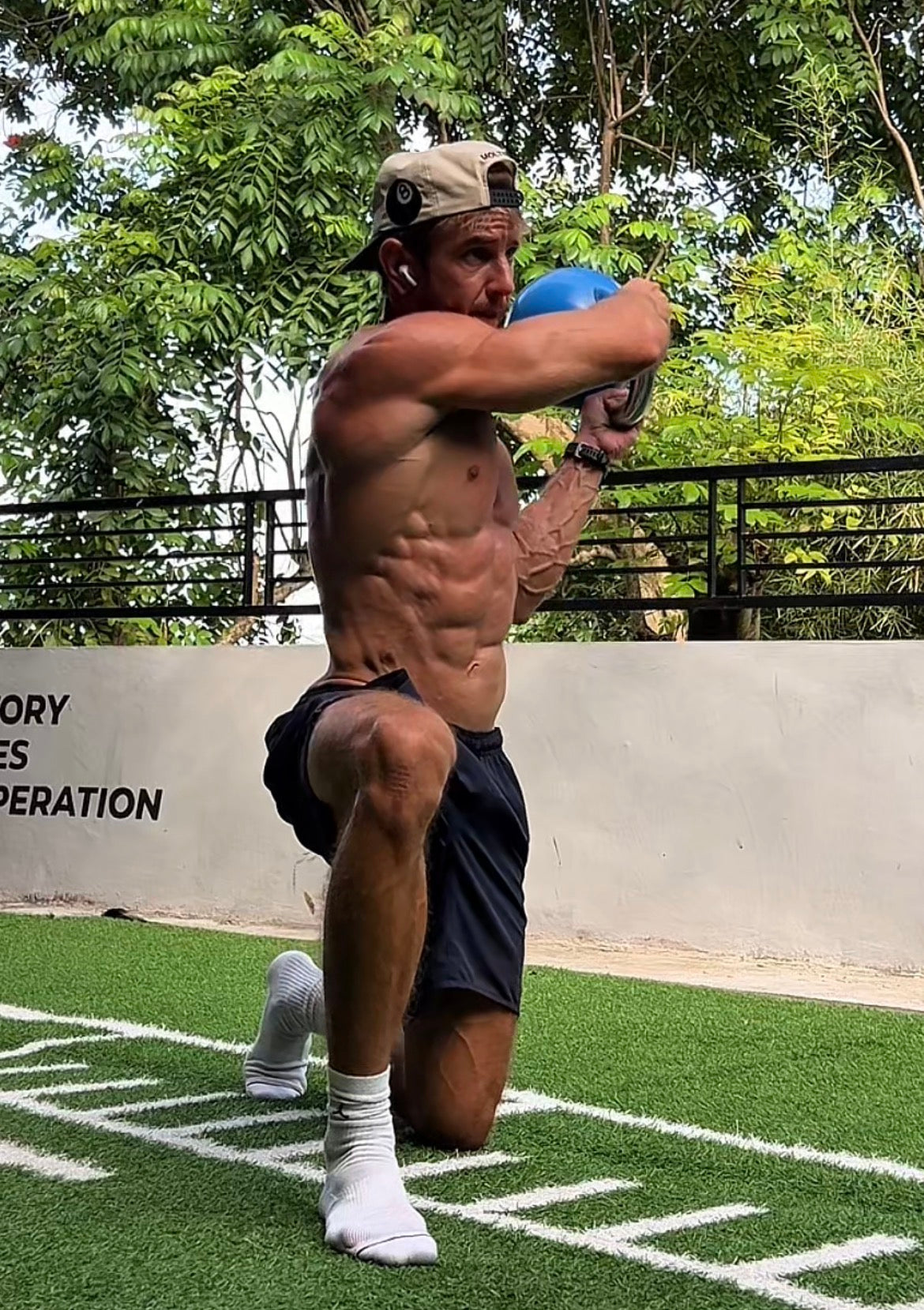 ⚡️ STRONG & SHREDDED — 4-Week Kettlebell System